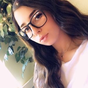 Meet your Posher, Ayla